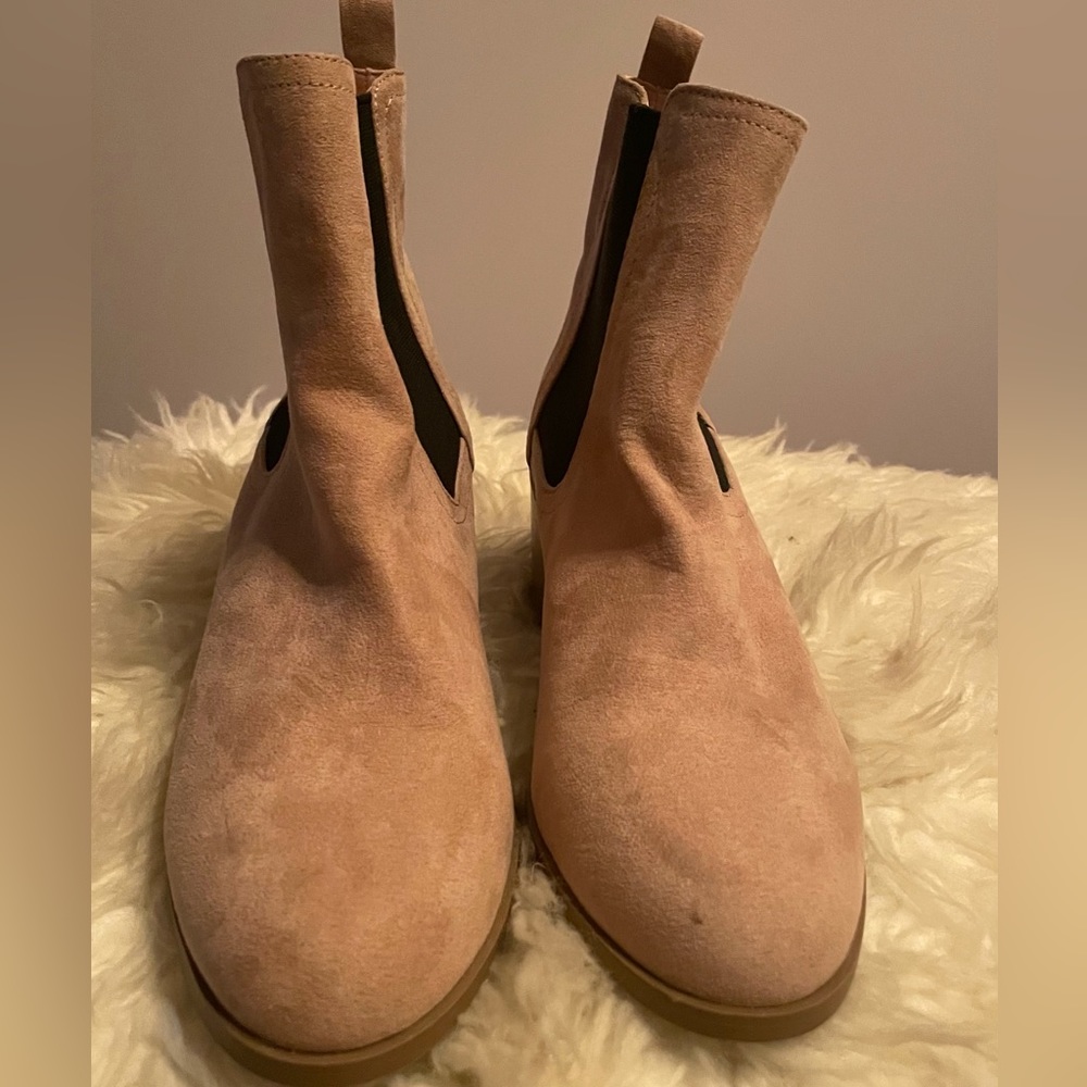 NWOT- Forever 21 boots